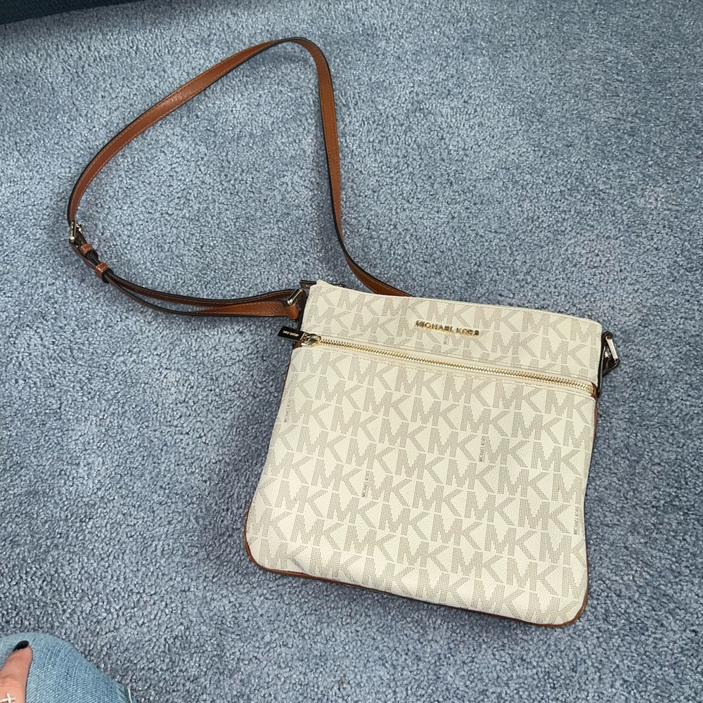 Crossbody purse